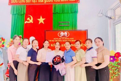Một quần chúng được kết nạp vào Đảng