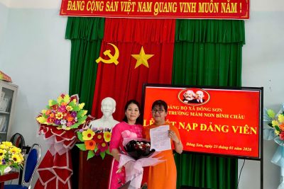 1 quần chúng kết nạp vào Đảng